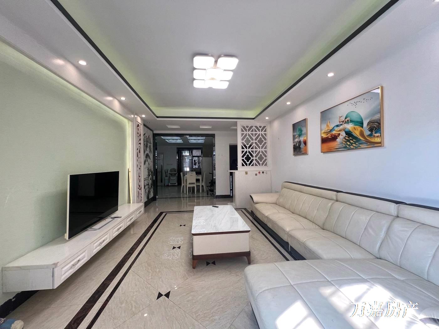 聚龙湾127平大3房，房东置换46.8万（06989）18877782388