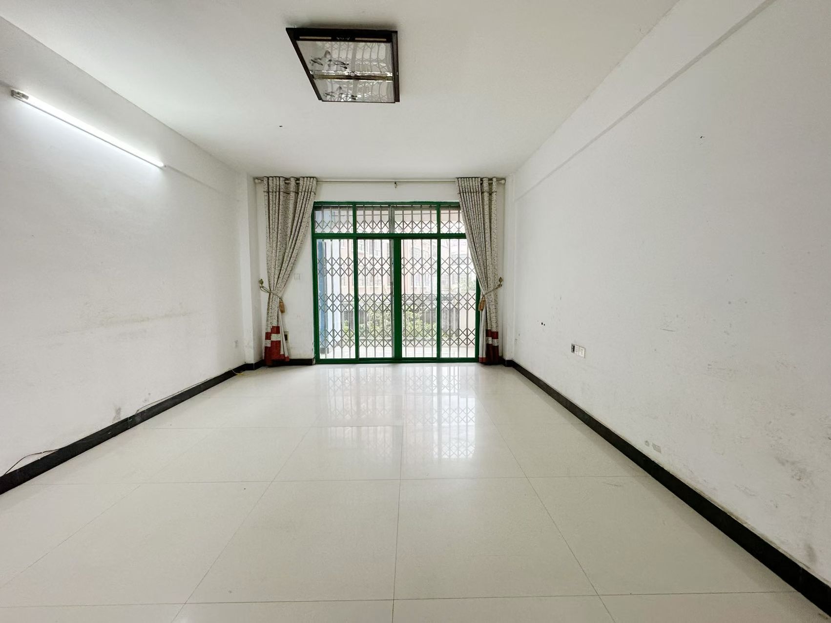 老城区精装二房26.8万，看房方便。