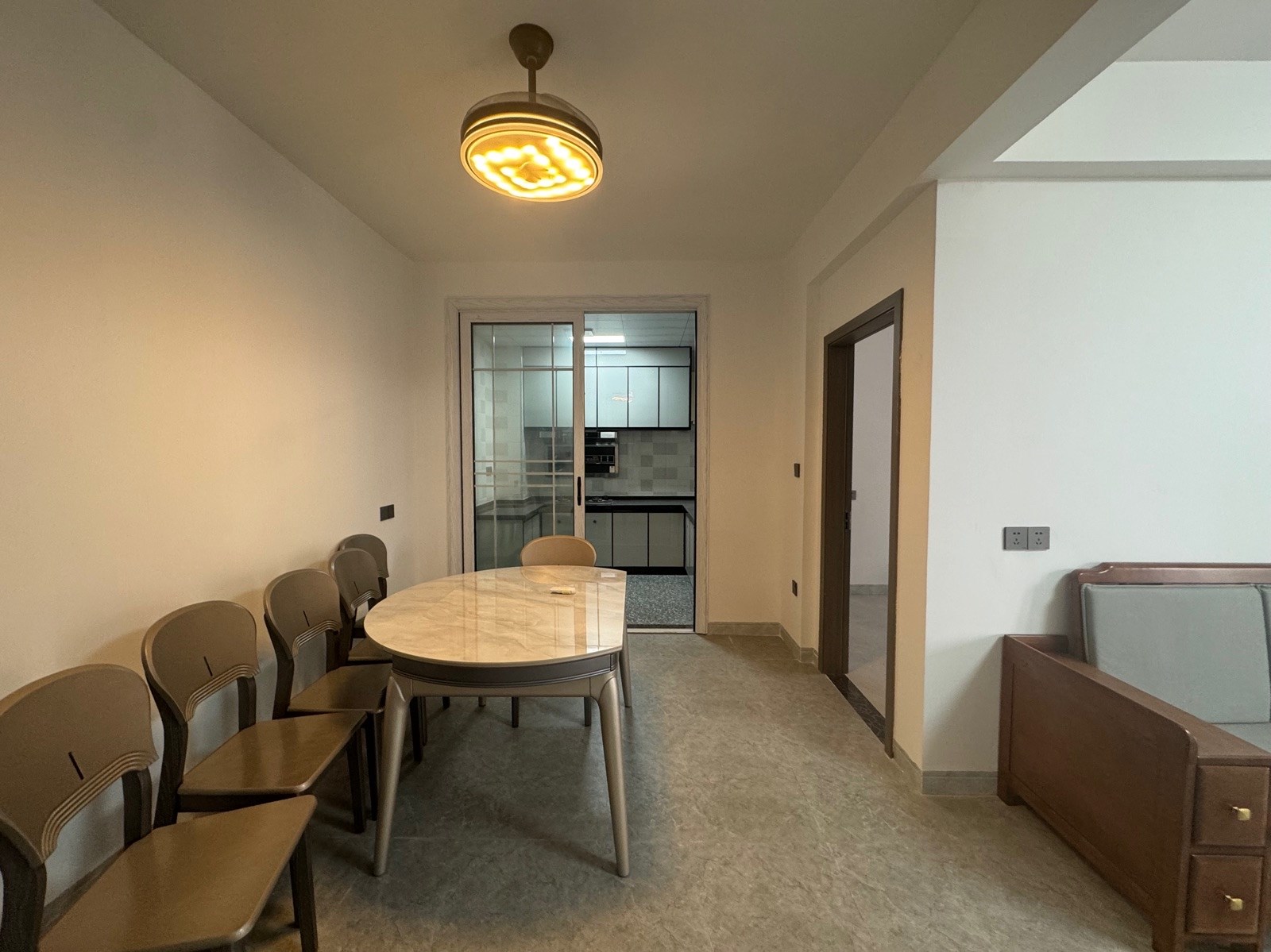 城南新净电梯高层三房，40万，首付6万，看房：13617771905 蒙