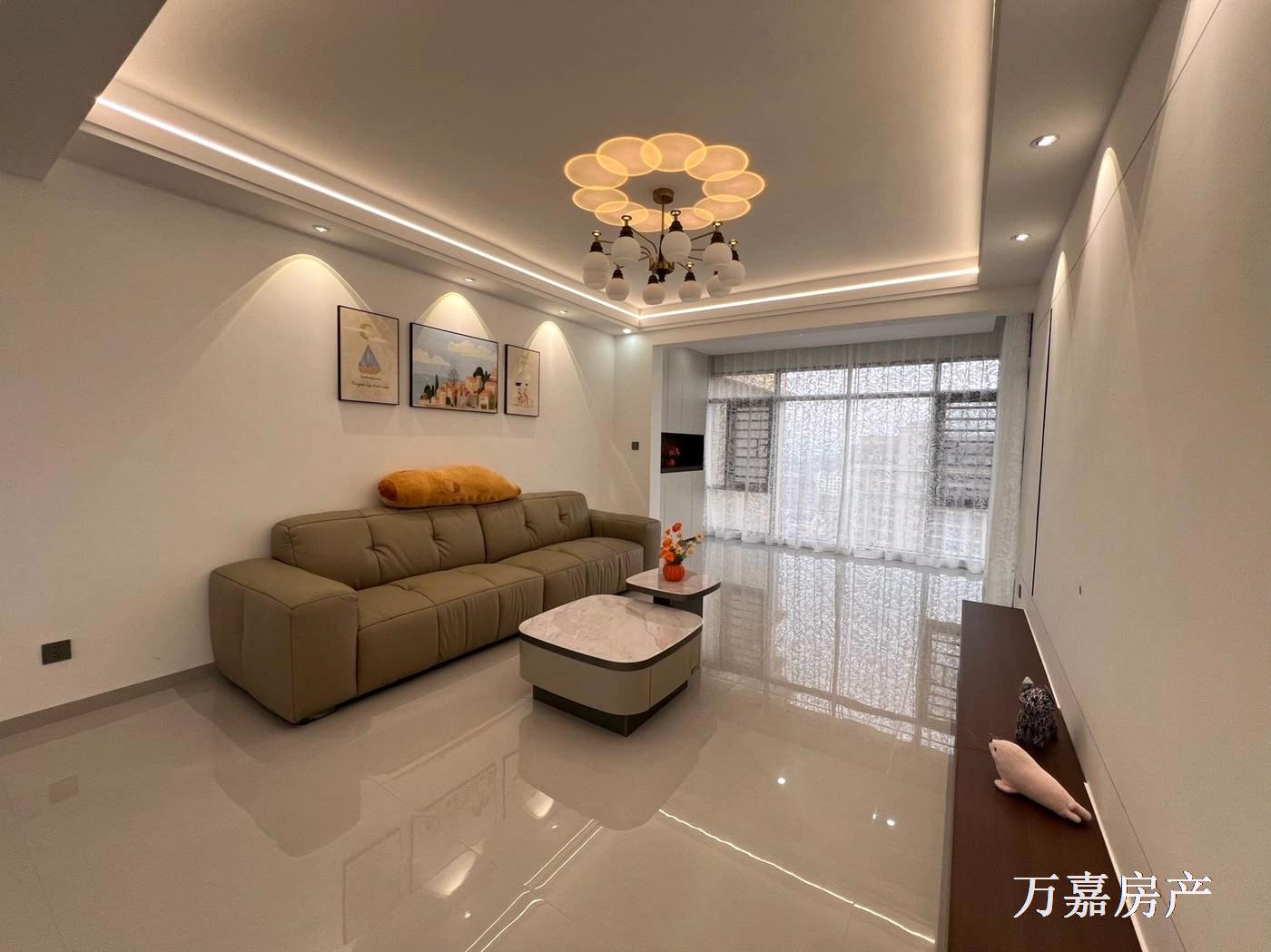 聚龙湾电梯精装江景4房，急售55万（07035）18877782388