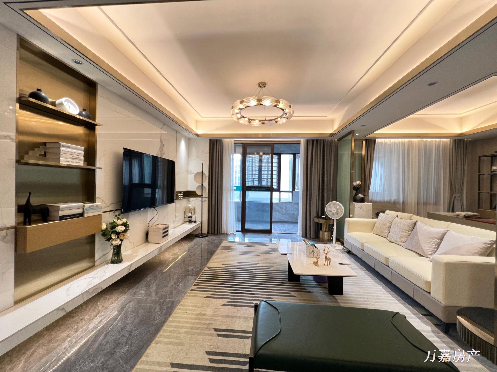 峯林府精装4房有露台，送车位，急售79万（06301）18877782388