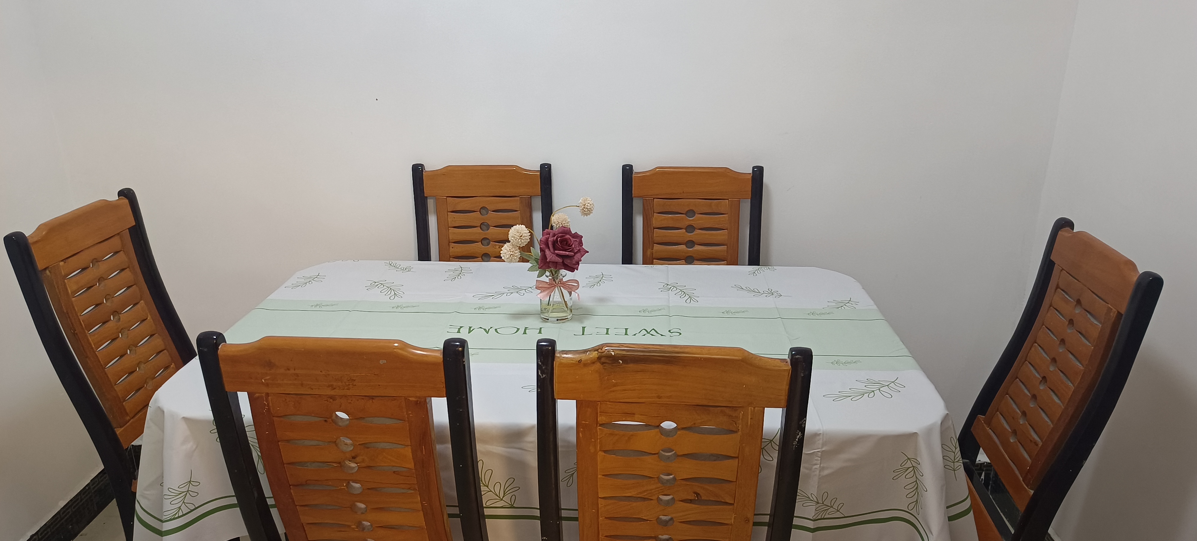 步行街三房两厅出租