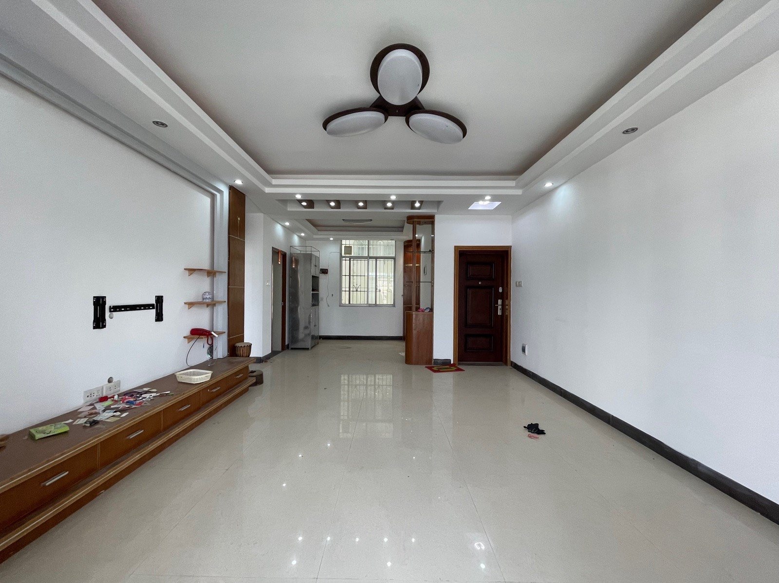 新星书包精装四房38万，送车库。