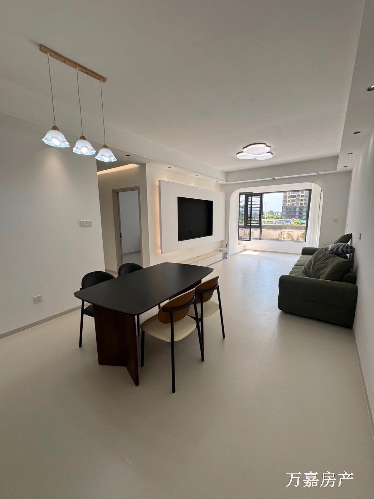 港泰城精装3加1房带双露台，抛63.8万（07282）18877782388