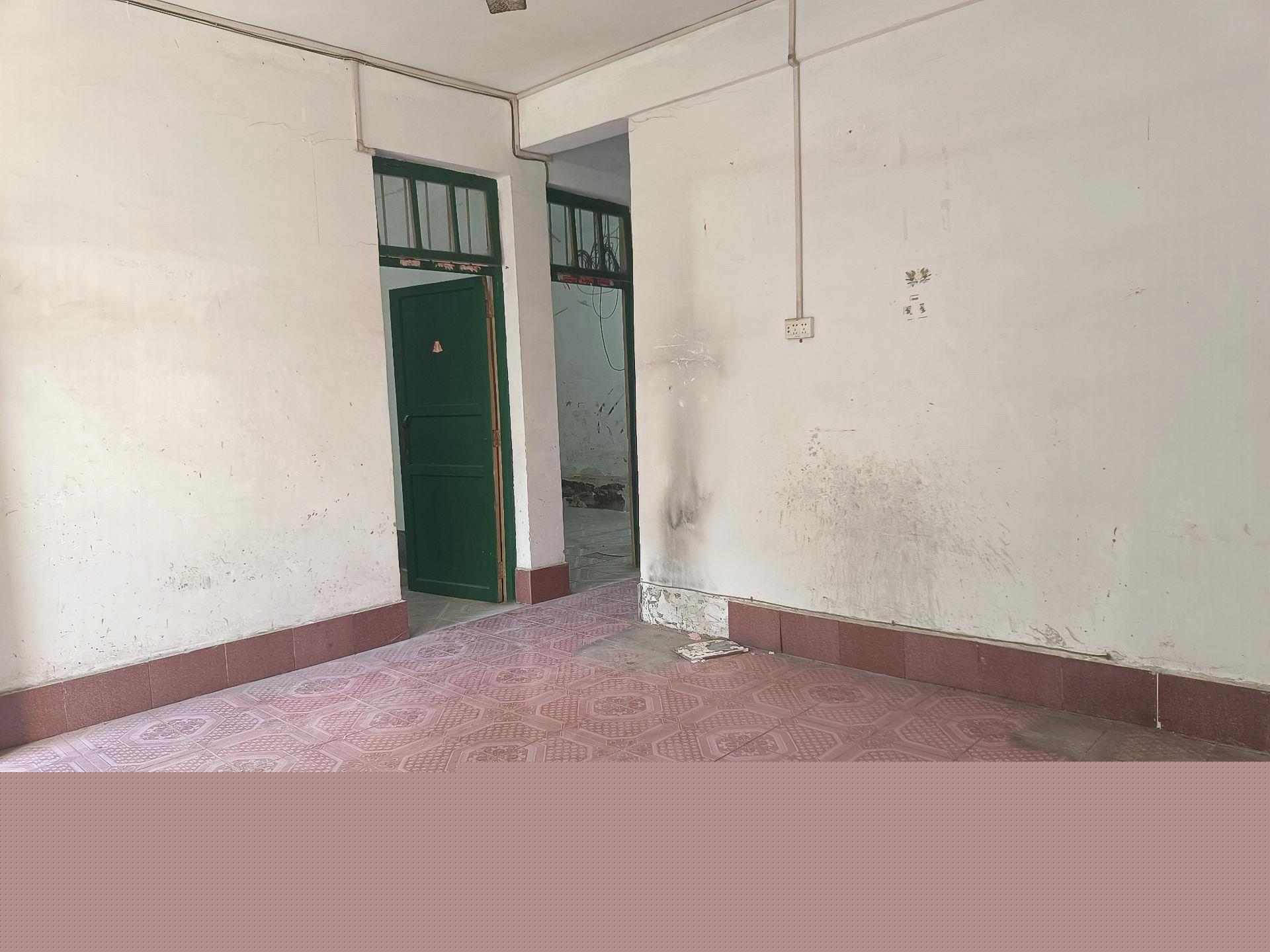 老城区2房降价急售，有大院停车，总价16万【06817】