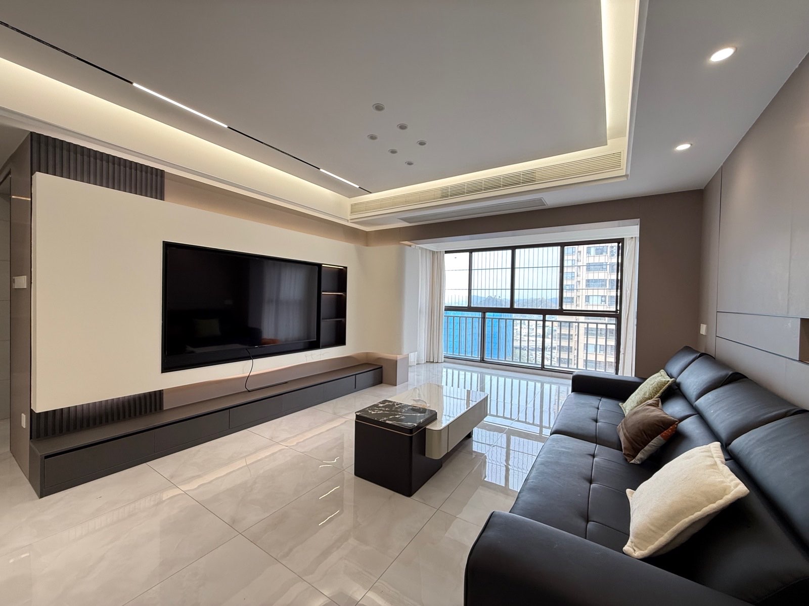 山水绿城99成新装修四房66.8万