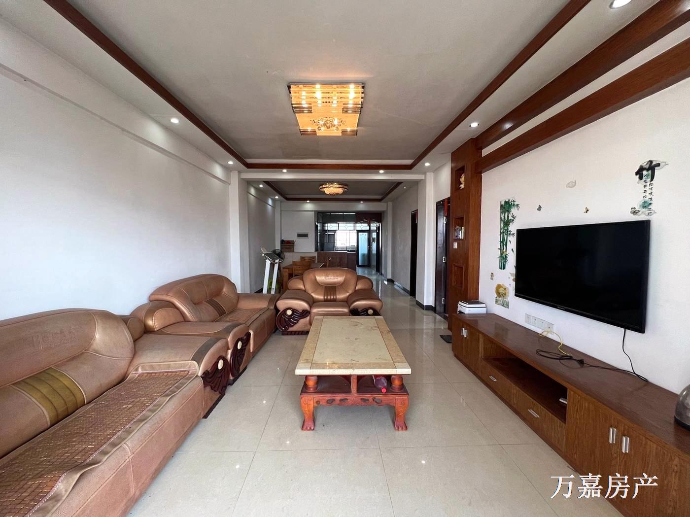 双鹤一路130平大3房可改4房，抛26万（06941）18877782388