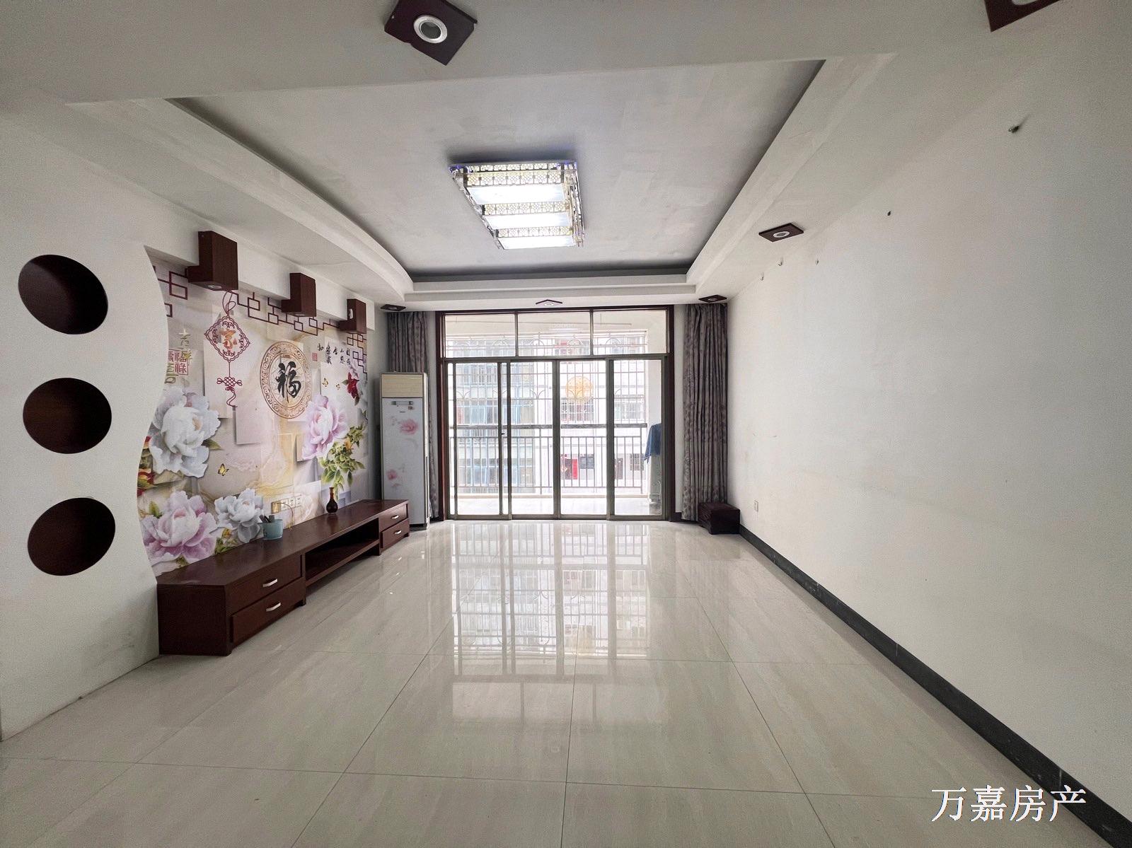 体育馆附近电梯3房，急抛才34万（04123）18877782388