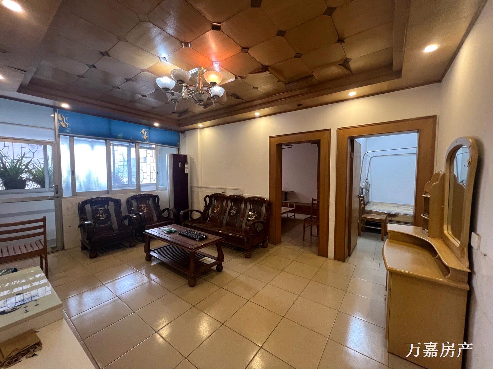 六峰路实小书包3房，位置中心，才25万（07332）18877782388