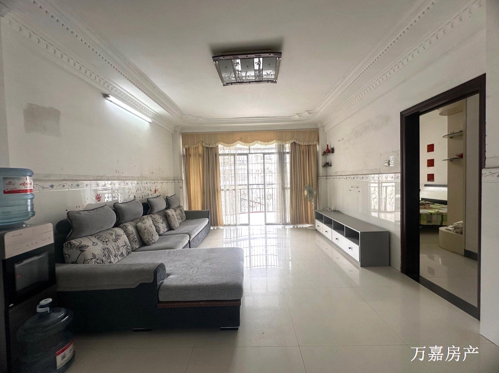 一江两岸旁明亮4房带杂物间，三中书包才29.8万（07362）18877782388